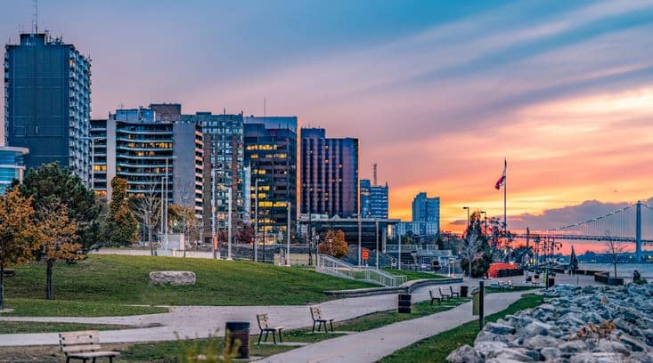 Detroit to Oshawa taxi service